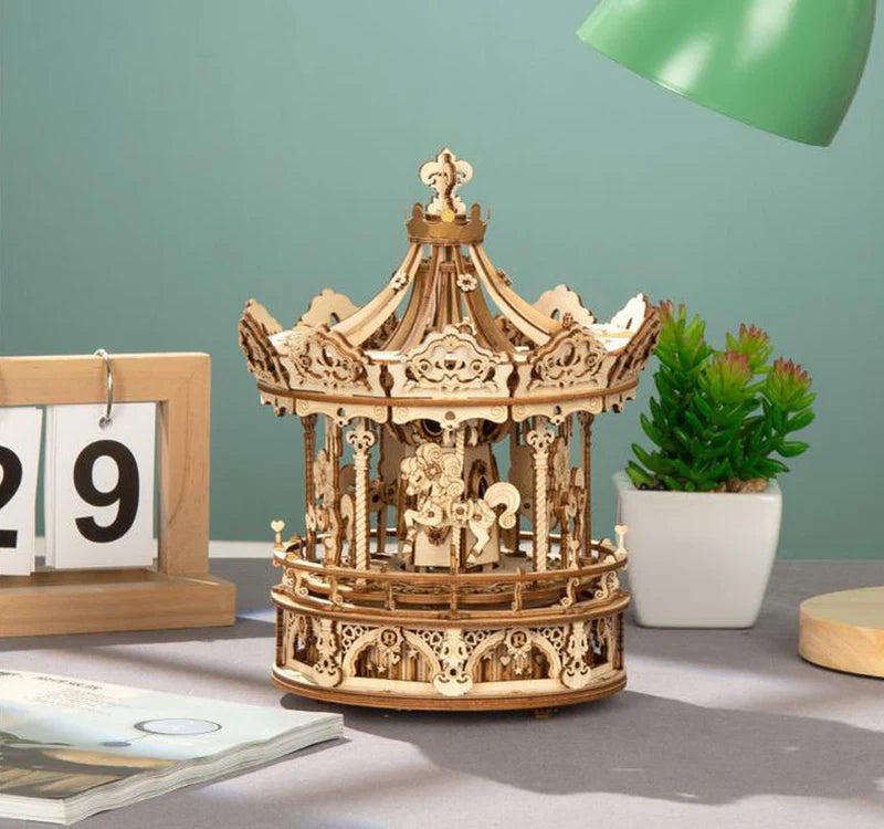 3D Puzzle aus Holz romantisches Karussell vollständig aufgebaut – ROKR