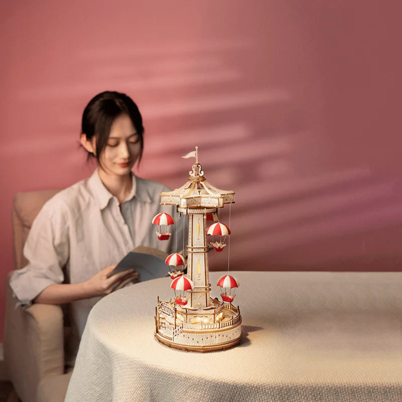 3D Holzpuzzle-Fallschirmturm – Jahrmarktspaß zum Selberbauen