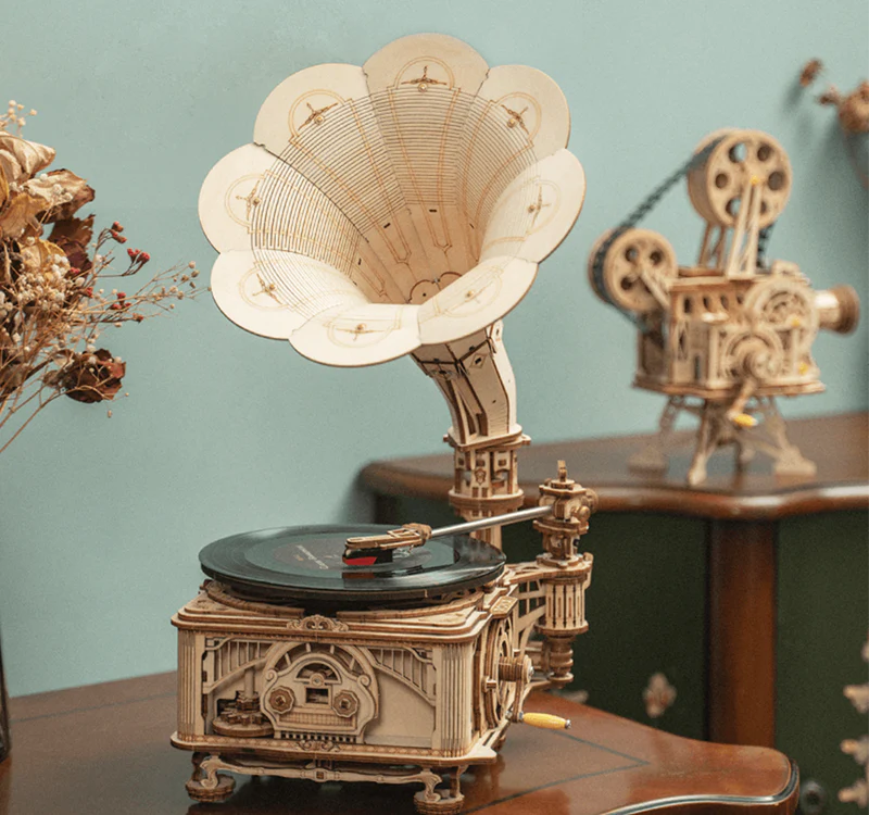 3D Puzzle Holzbausatz Grammophon Gesamtansicht mit Trichter – ROKR