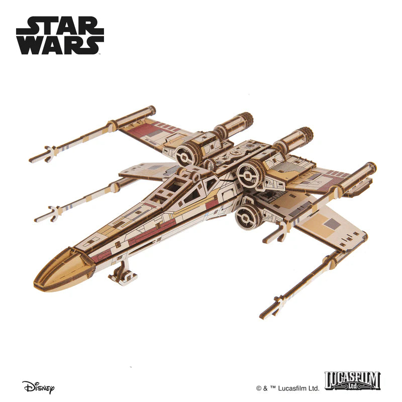 X-Wing Starfighter Holz 3D-Bausatz aufgebaut