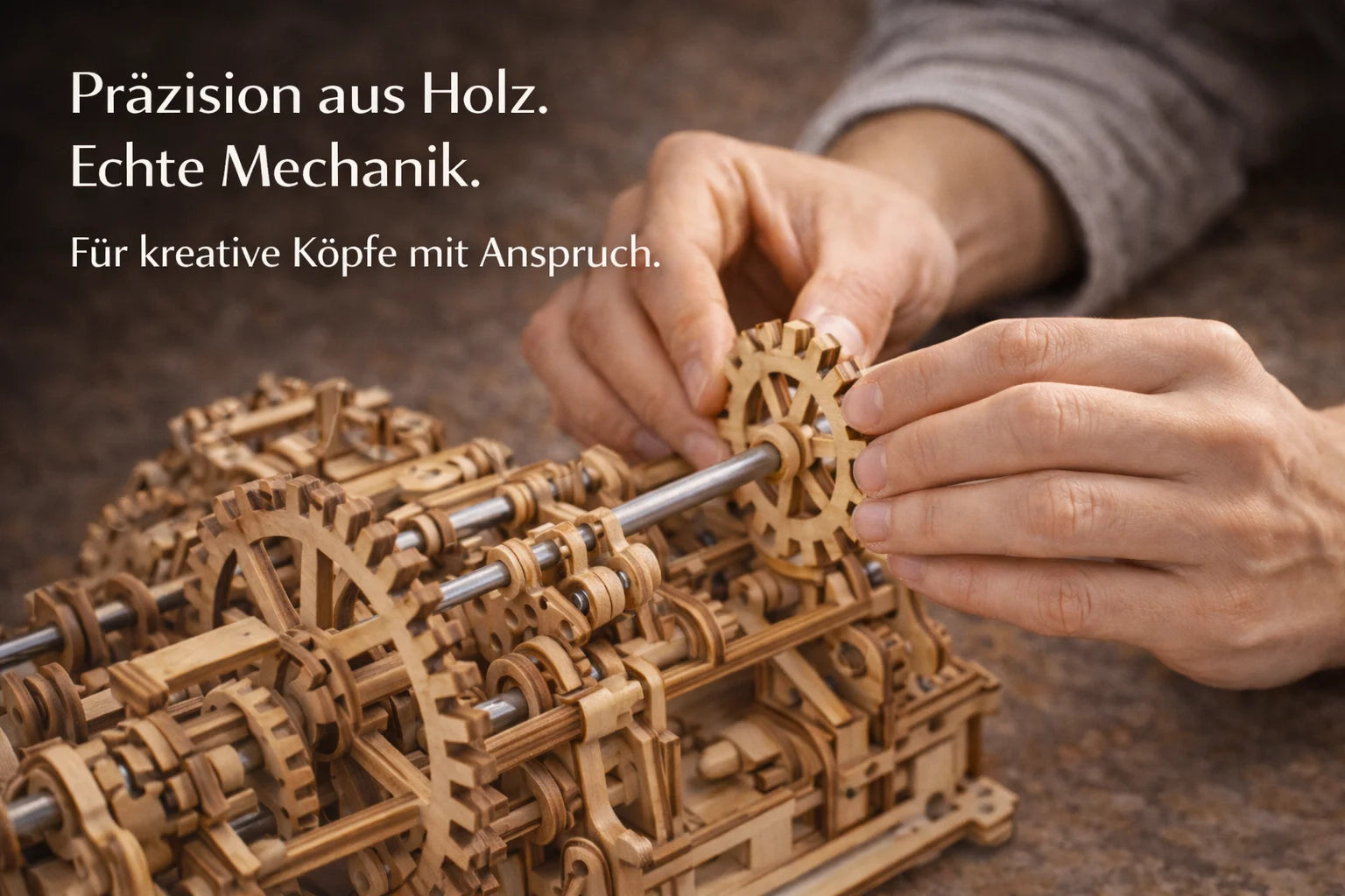 Detailaufnahme eines mechanischen 3D Holzmodells mit Zahnrädern – präzises 3D Puzzle aus Holz von TollToys