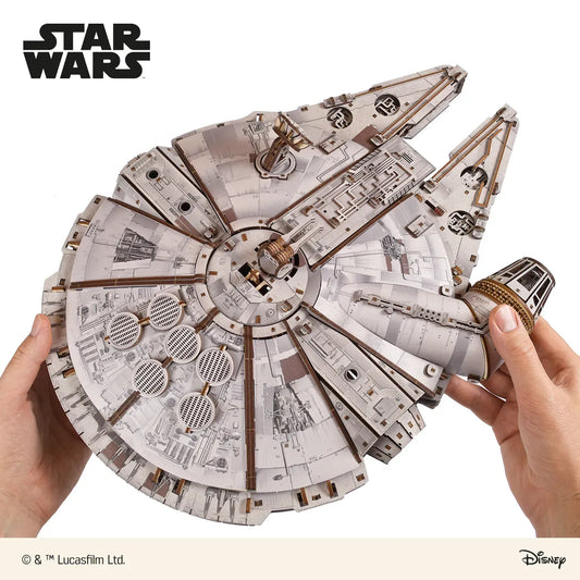 Millennium Falcon Holz 3D-Bausatz aufgebaut